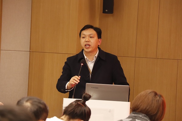 6、爱游戏体育平台（上海）责任有限公司官网总工程师苏群山主持会议 .JPG