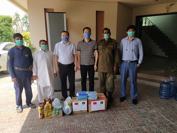 2、巴基斯坦分公司拉合尔办事处为属地员工购置生活物资及防控物资.jpg 2、巴基斯坦分公司拉合尔办事处为属地员工购置生活物资及防控物资.jpg