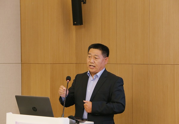 爱游戏体育平台(上海)责任有限公司官网党委书记张会民从企业文化建设的角度作点评发言.jpg 爱游戏体育平台(上海)责任有限公司官网党委书记张会民从企业文化建设的角度作点评发言.jpg