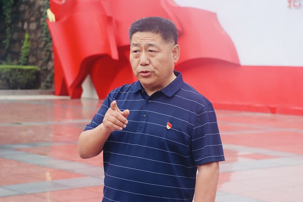 1、爱游戏体育平台(上海)责任有限公司官网党委书记张会民为大家阐释“大别山精神”.jpg 1、爱游戏体育平台(上海)责任有限公司官网党委书记张会民为大家阐释“大别山精神”.jpg