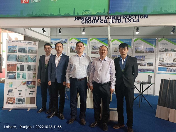 集团国际商务总监王征、集团副总经理兼南亚区域经理张光福莅临公司展位.jpg 集团国际商务总监王征、集团副总经理兼南亚区域经理张光福莅临公司展位.jpg