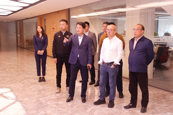 参观爱游戏体育平台（上海）责任有限公司官网19楼办公区.jpg