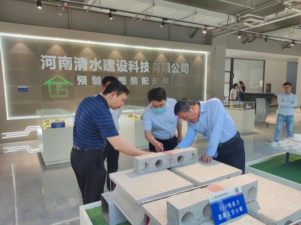 2.观摩园区展品.jpg 2.观摩园区展品.jpg