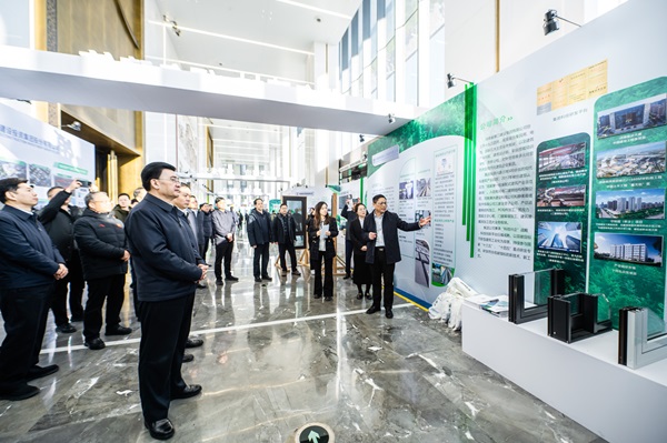 省、厅领导参观爱游戏体育平台（上海）责任有限公司官网展台 (2).jpg