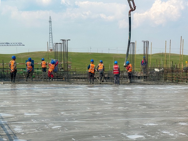附件3：集控楼主体结构屋面浇筑 - 副本.jpg